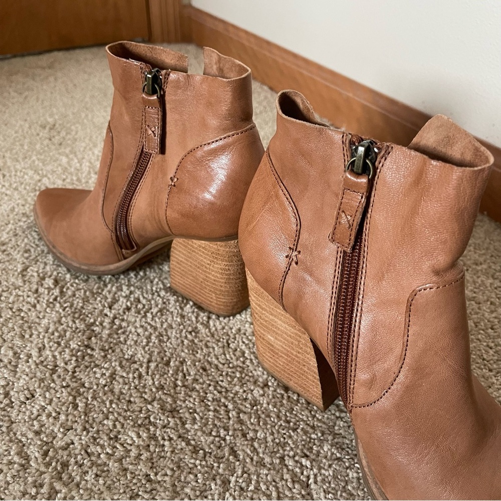 Kelsi Dagger brown ankle block boots size 6.5 - Picture 6 of 6